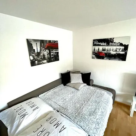 Nice And Comfortable, Centrally Located Apartment